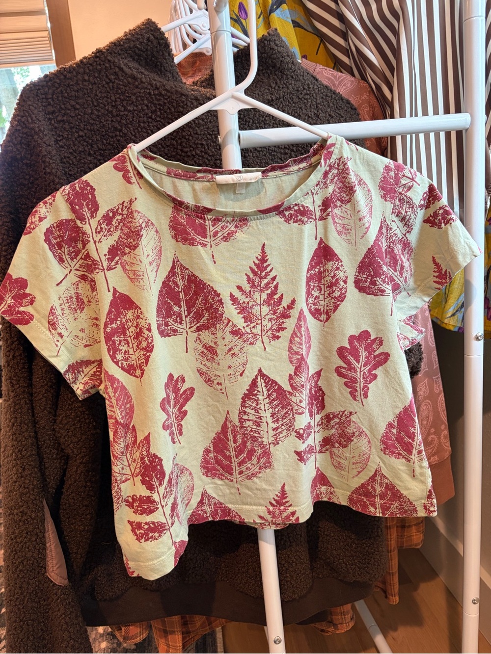 Leaf-Print Short Sleeve Crop Top